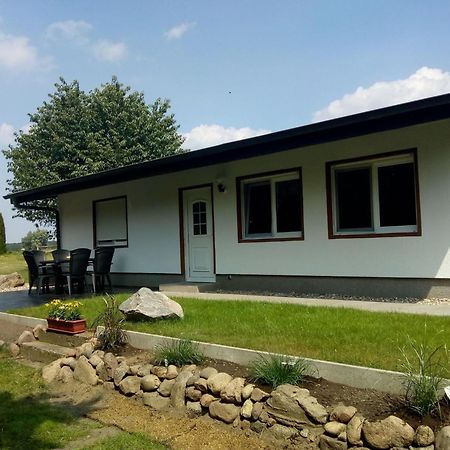 Behaglicher Bungalow Fuer Mensch Und Hund Barkhagen Exterior photo