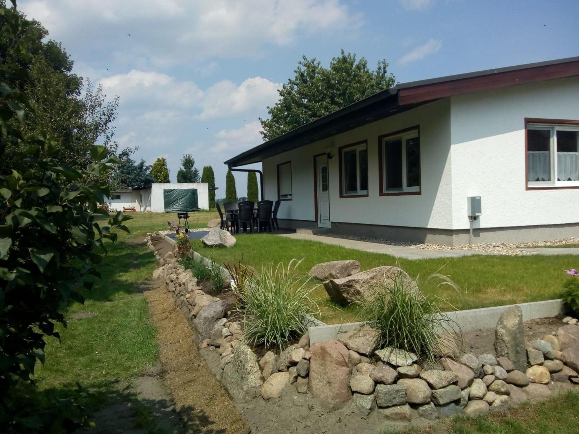 Behaglicher Bungalow Fuer Mensch Und Hund Barkhagen Exterior photo