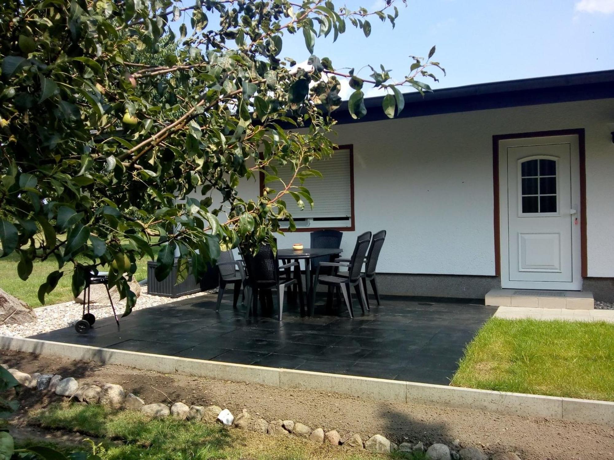 Behaglicher Bungalow Fuer Mensch Und Hund Barkhagen Exterior photo